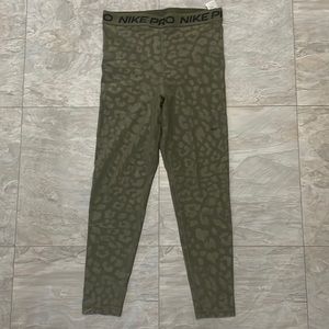 Nike Women’s Pro Training Tight Olive Leopard Embossed M